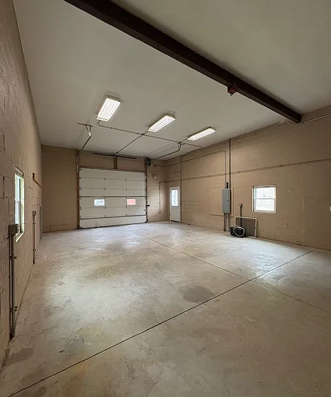 6640 N Ridge Rd W — Photo 11