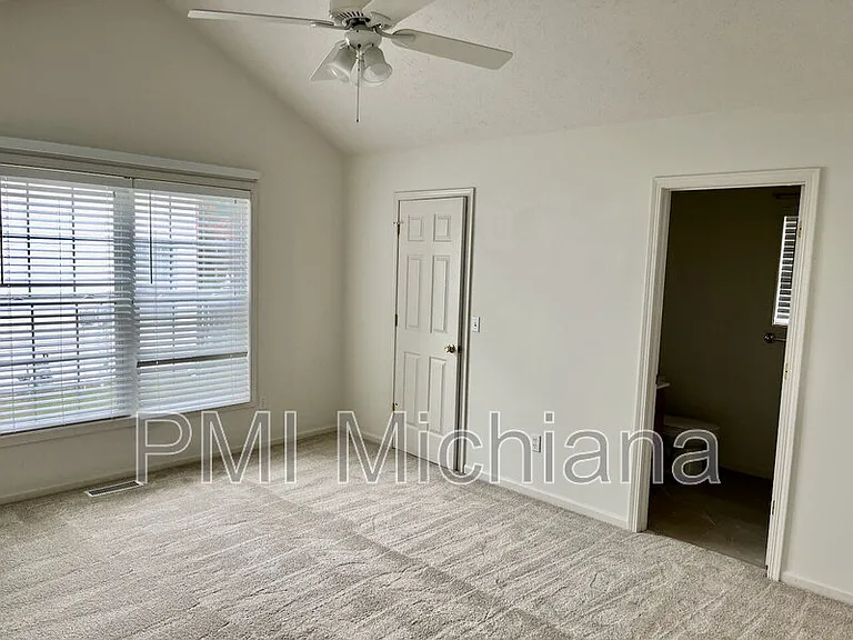 51880 Courtland Dr E — Photo 9