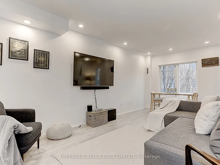 67 Birdstone Cres — Photo 12