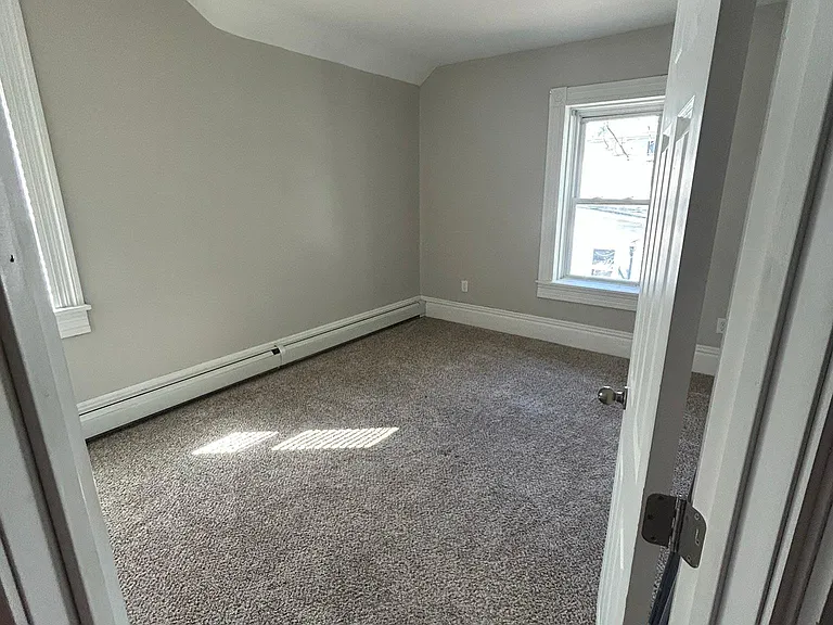 216 Main St E #3 — Photo 6