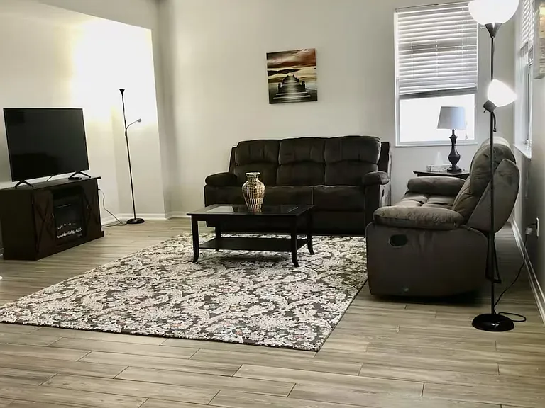 1067 Berkeley Dr — Photo 6