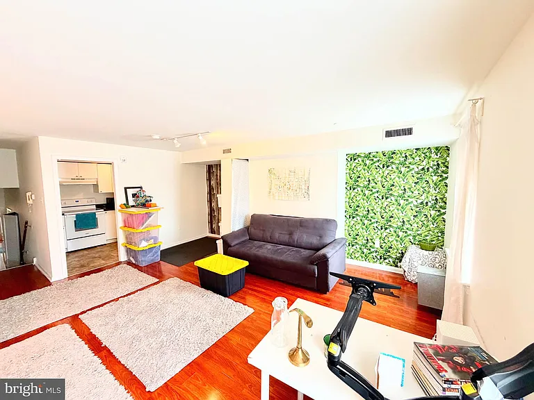 1209 Locust St #3F — Photo 16