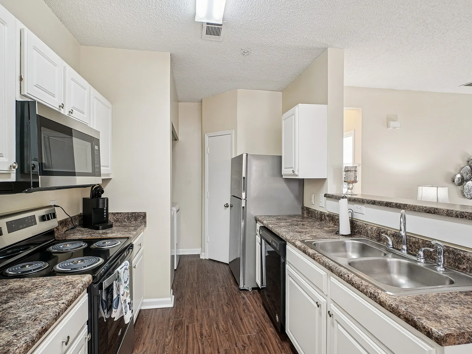 Cedar Springs Apartments — Photo 4