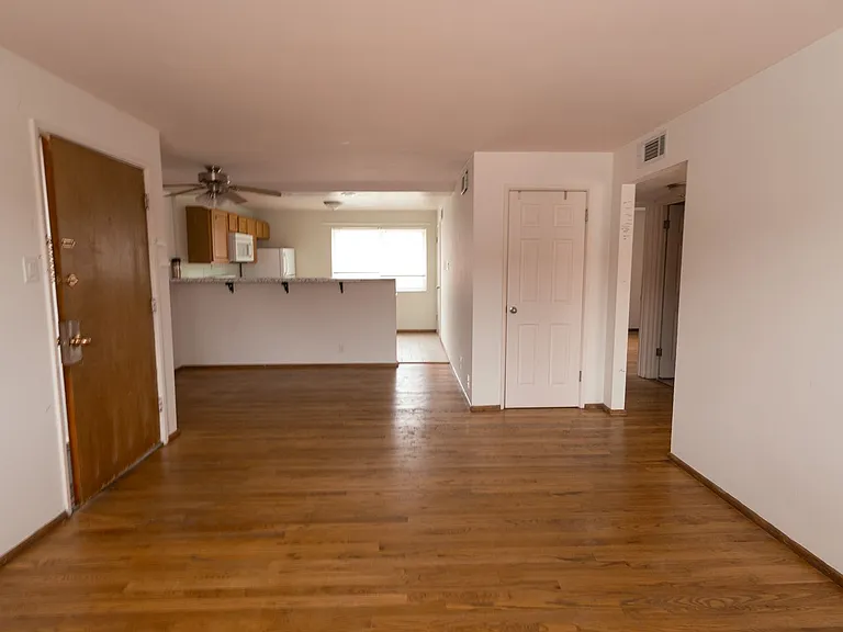 1718 E Broadway — Photo 19