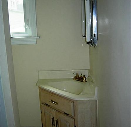 5th image of 921 Hillcrest Ave
