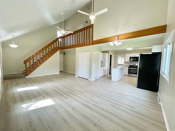 3rd image of 202 Stonehaven Dr