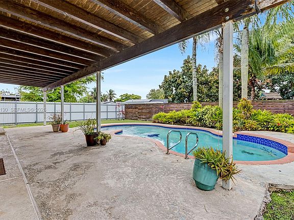 3rd image of 10555 SW 124th Rd