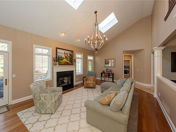 3rd image of 7960 Cobblestone Ln