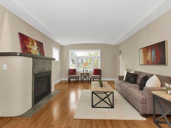 3rd image of 506 Central St NE
