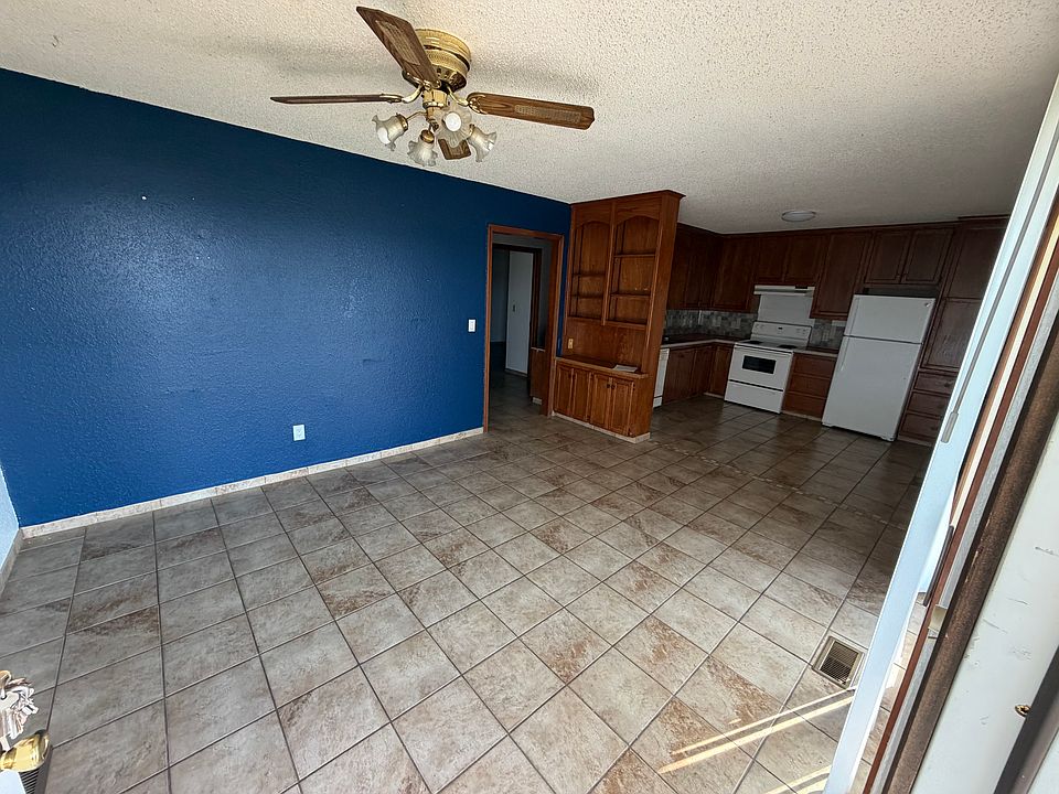 1st image of 1576 E Beverly Hills Ave #4