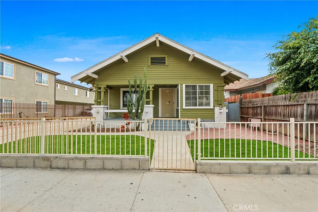 2 bed, 991 sqft, $2,350 — Photo 2