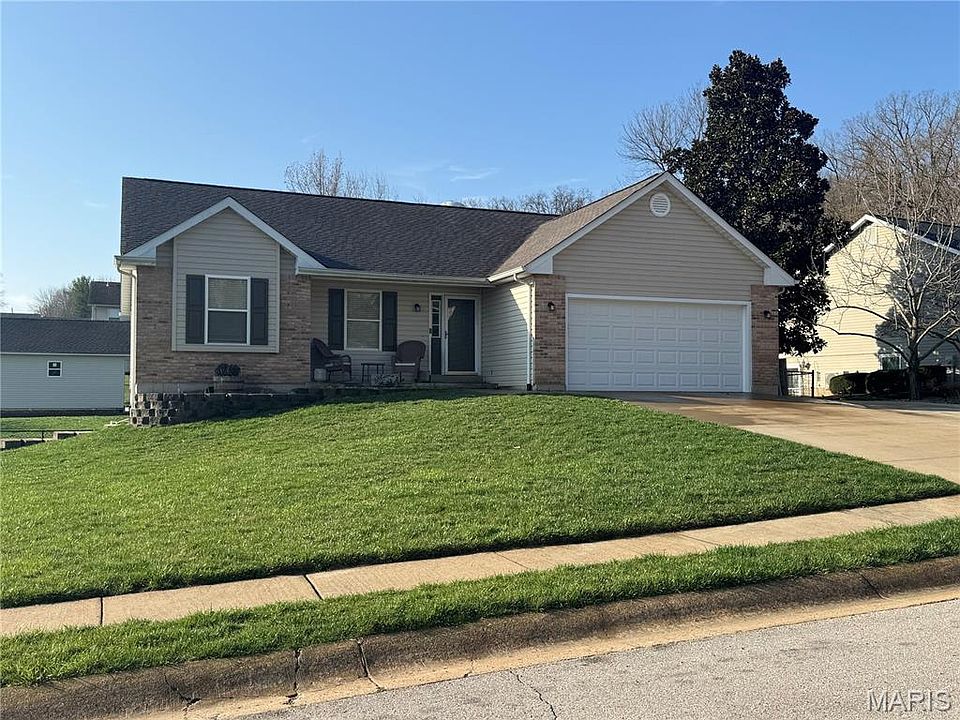 1st image of 8 Hickory Knoll Ct