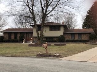 702 Brentwood Dr, Morris, IL 60450