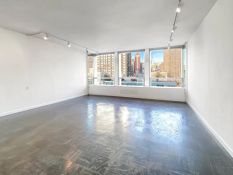 330 E 33rd St #14D — Photo 1