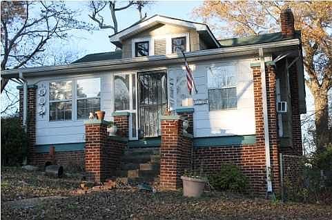 1st image of 605 Ledford St