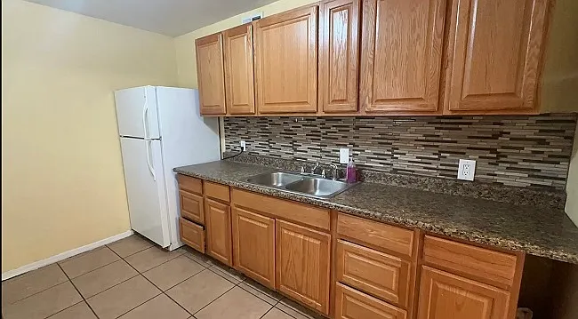 722 S Vaughn Ave — Photo 7