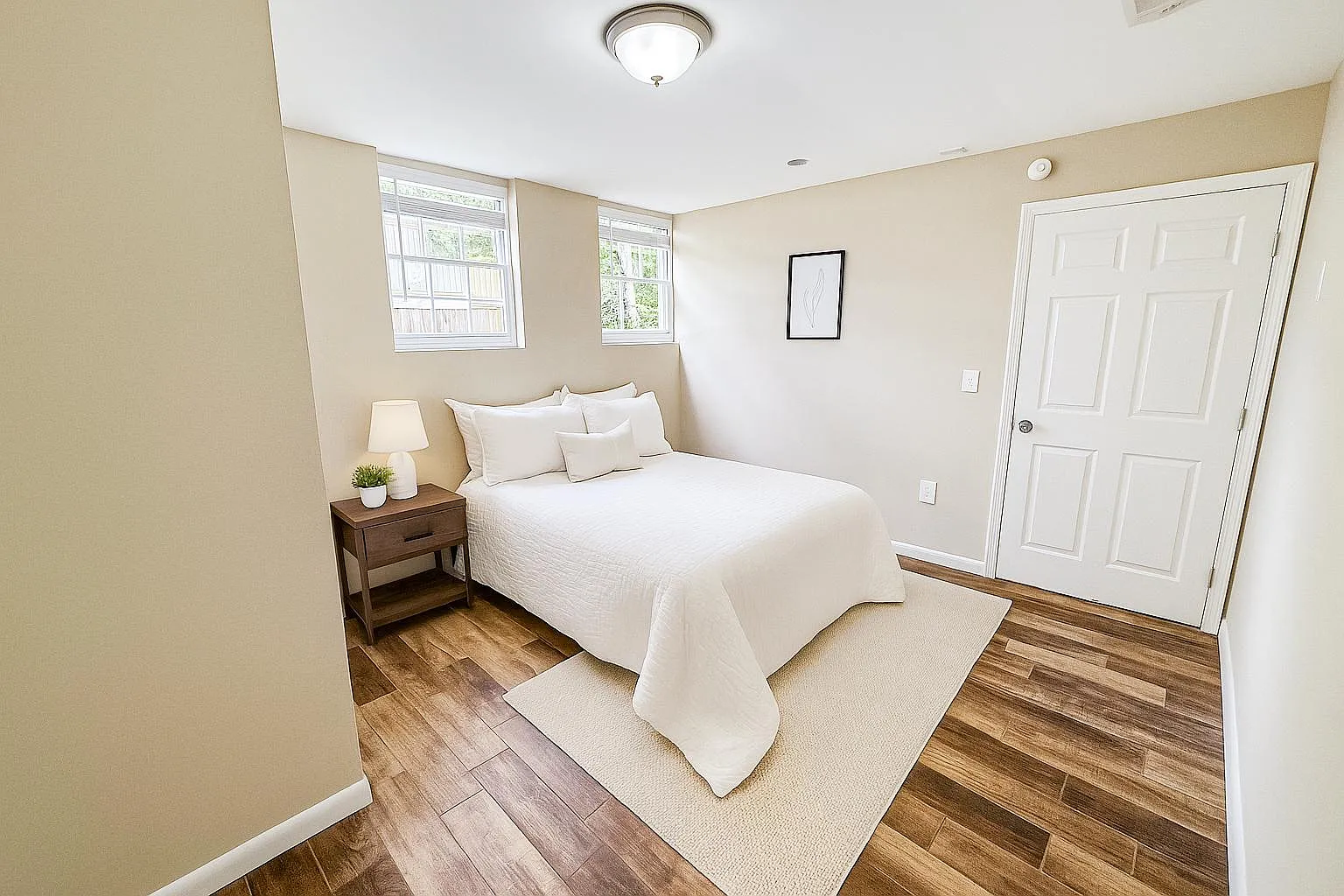 4 bed, 4.0 bath, 2100 sqft, $724 — Photo 1