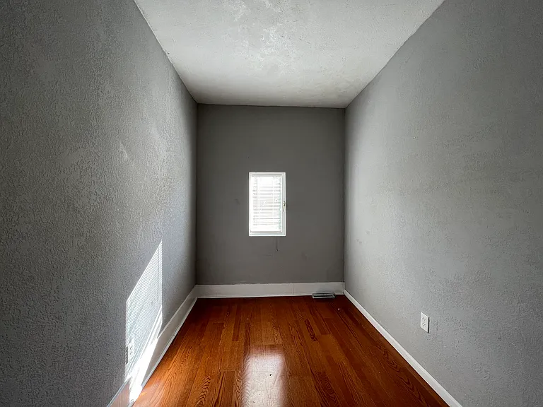 145 E 21st St #1 — Photo 11