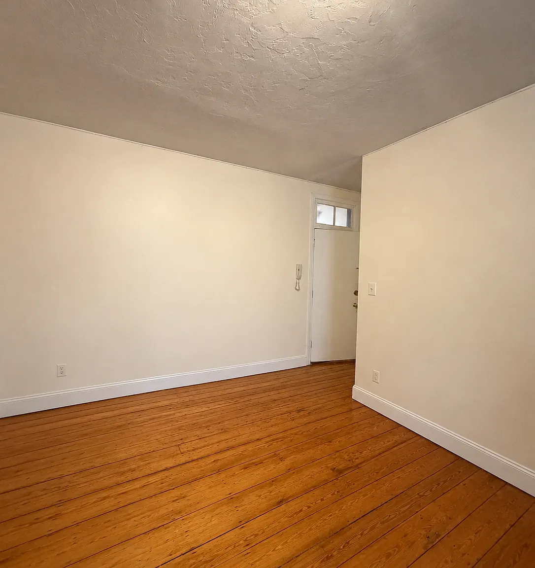 3 bed, 1.5 bath, $3,150 — Photo 4