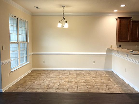 4th image of 825 Harvest Green Ln