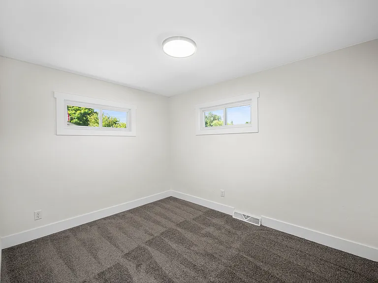 8560 Secor Rd — Photo 16