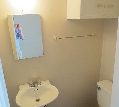 Bathroom does have a standup shower