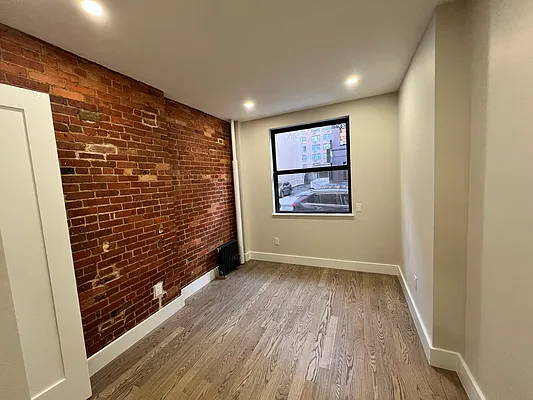 Rented by Mdays Realty | media 14