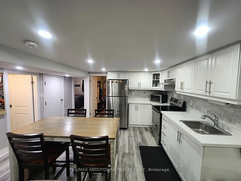 281 E 34th St #BASEMENT — Photo 10