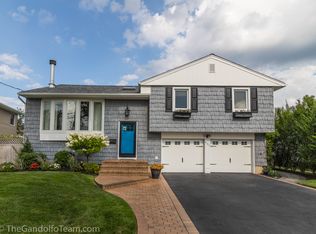 437 Bunker Dr, Oceanside, NY 11572