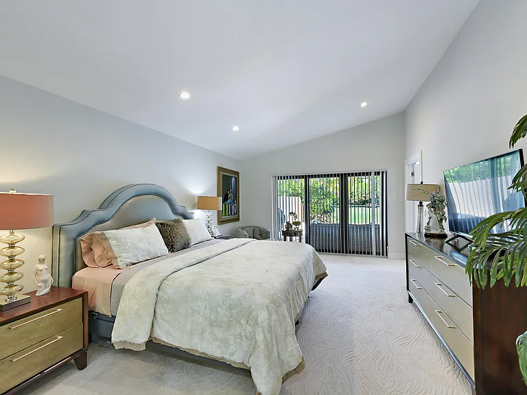 11204 Clover Leaf Cir — Photo 21