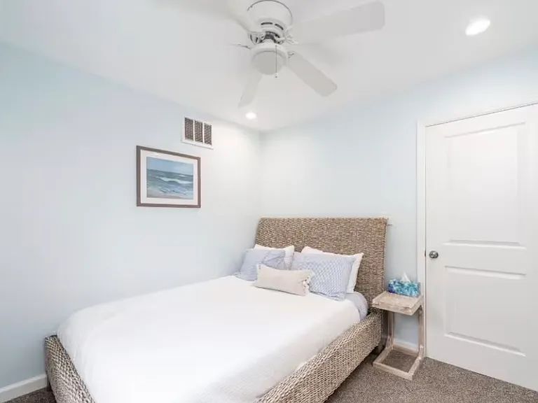 1227 Gardens Ave — Photo 15