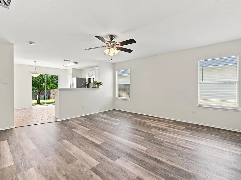 4330 Spring Garden Dr — Photo 4