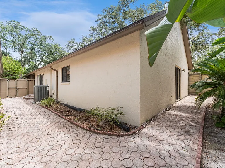 13721 Lazy Oak Dr — Photo 28