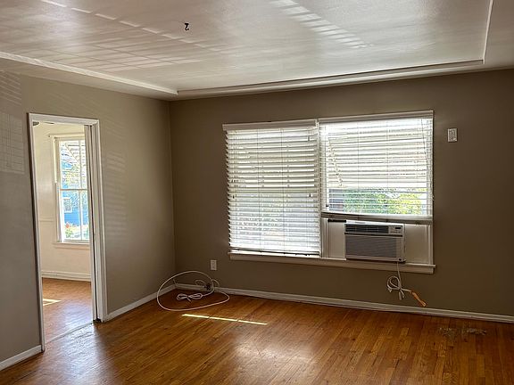 living area, view towards street