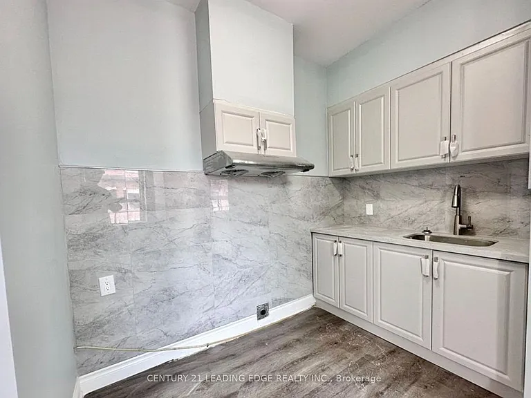 113 James St N #306 — Photo 4