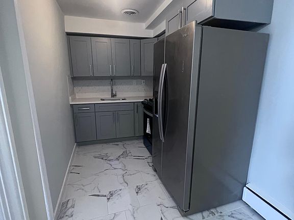 2nd image of 4045 Dyre Ave #1