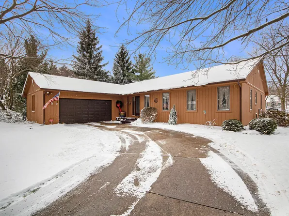 39 Worcester Dr NE, Grand Rapids, MI 49503