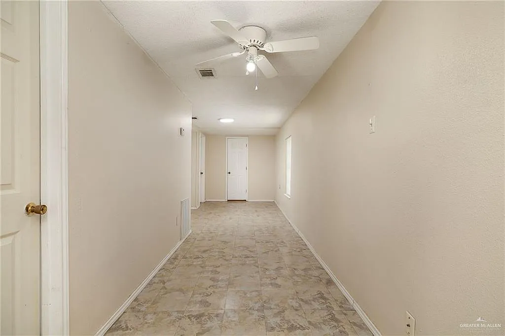 2 bed, 1.0 bath, 948 sqft, $900 — Photo 4