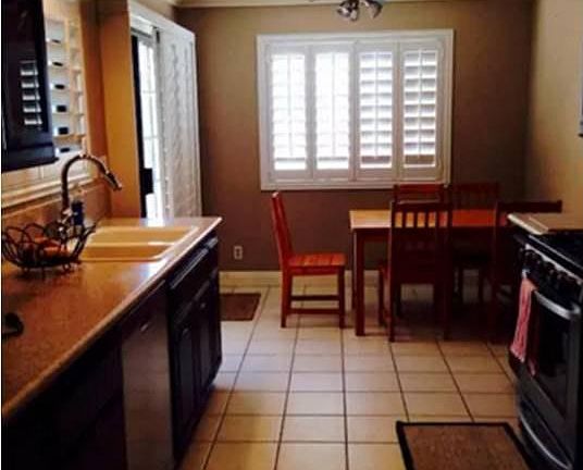 Fully equipted Kitchen has a nice bright dining area with a