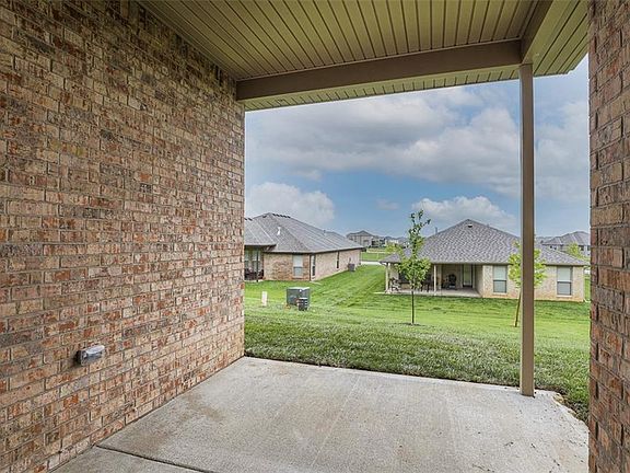 4th image of 8368 Greentree Dr