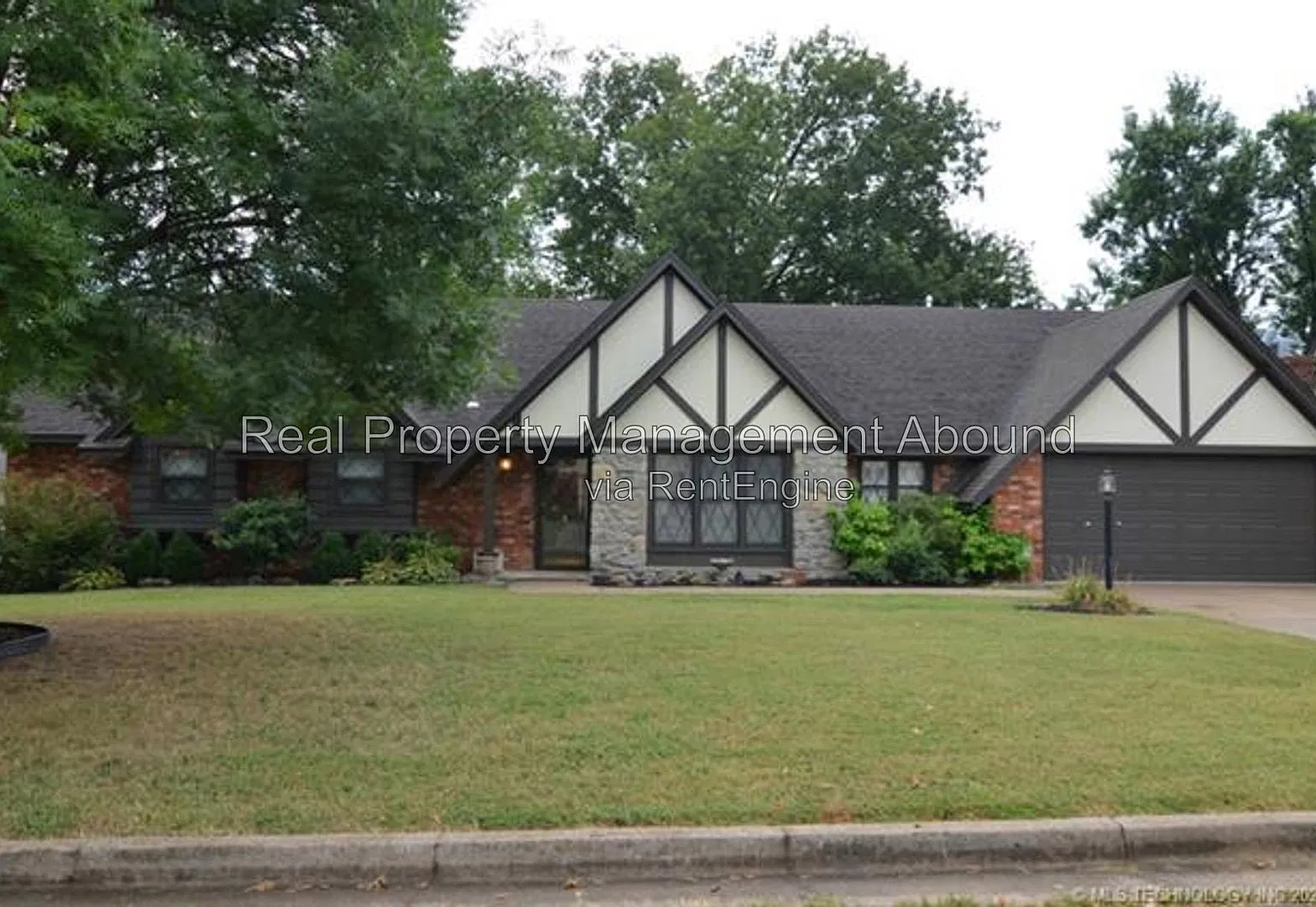 3 bed, 2.5 bath, 1998 sqft, $1,900 — Photo 1