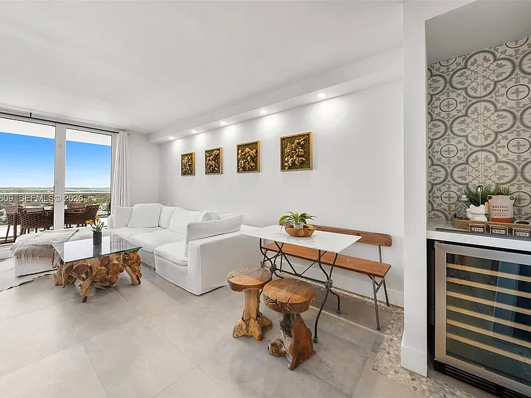 2301 Collins Ave #1533 — Photo 6