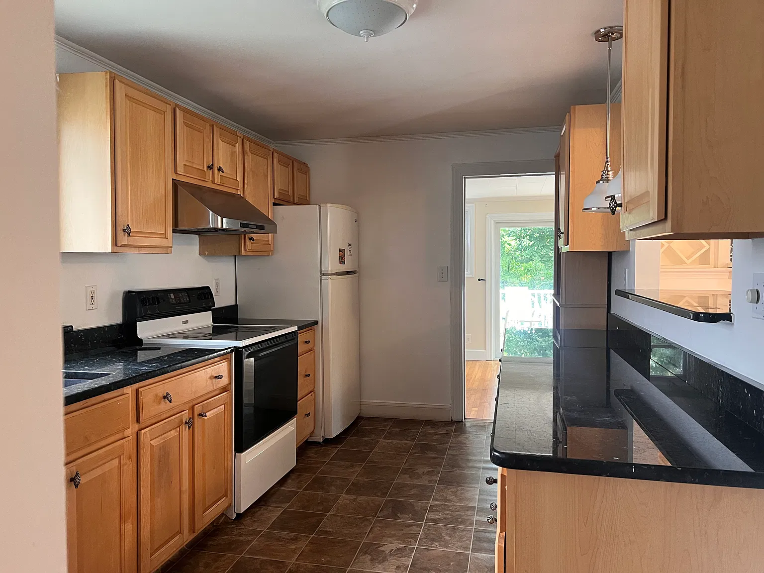 2 bed, 1050 sqft, $3,000 — Photo 3