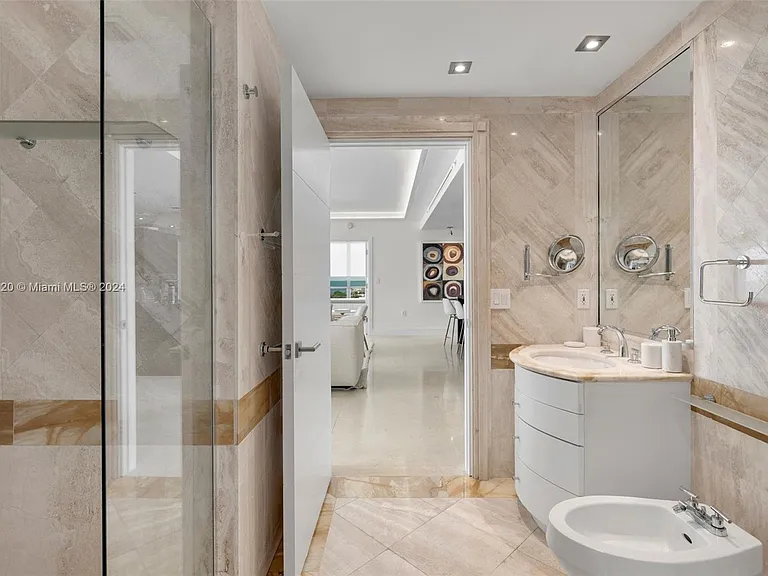 101 Ocean Dr #907 — Photo 25