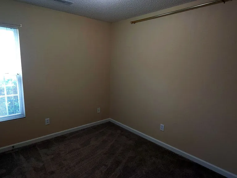 137 Westmont Dr — Photo 17