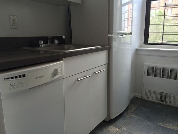3rd image of 9131 Lamont Ave APT 5F