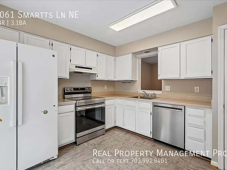 1061 Smartts Ln NE — Photo 9