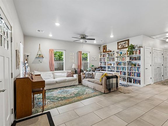 4th image of 720 NE 30th St