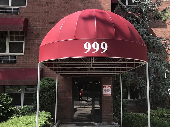 2nd image of 999 Forest Ave APT 4J