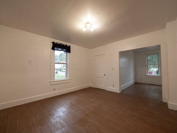 5th image of 439 Arlington Ave